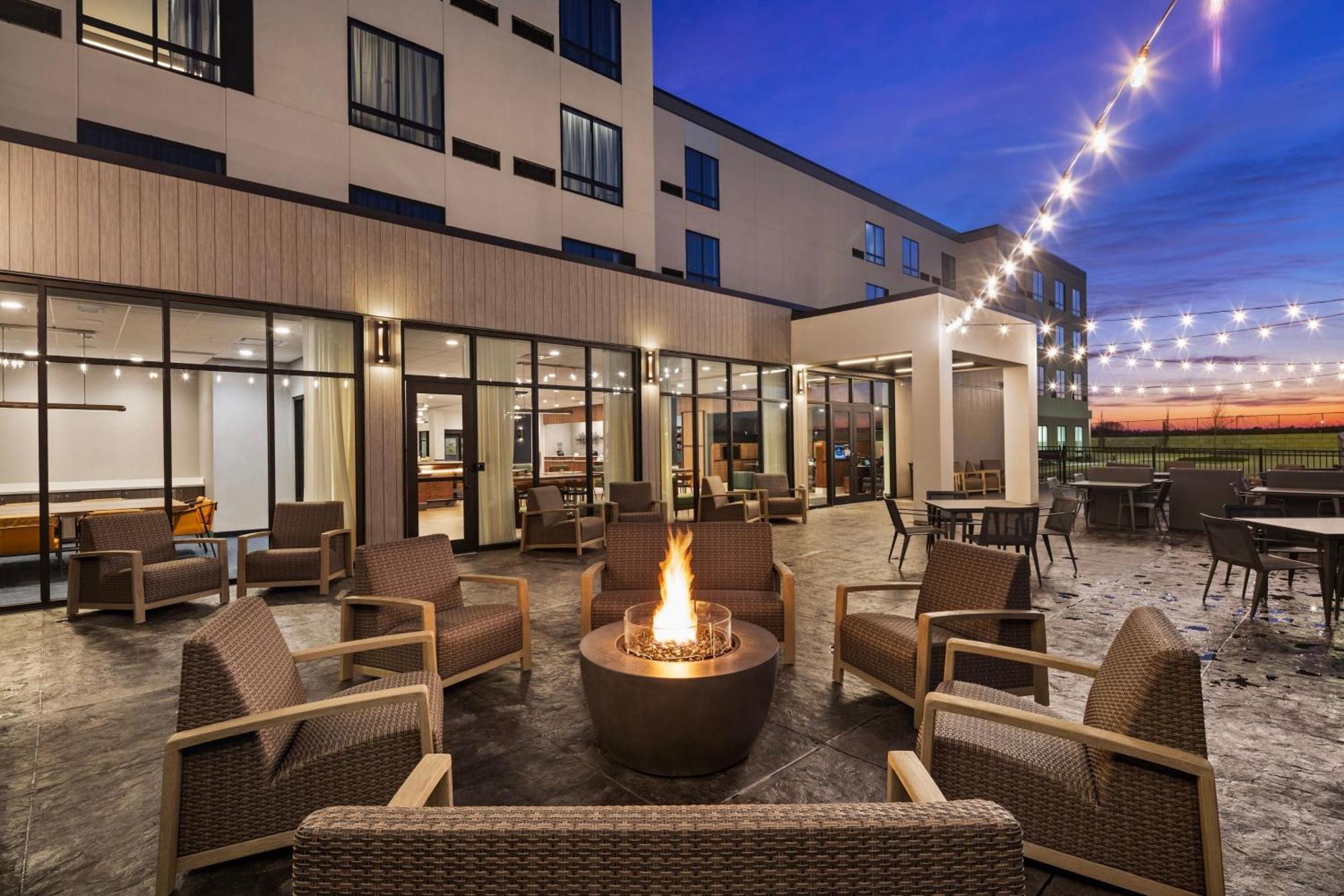 Courtyard By Marriott Беттендорф Экстерьер фото